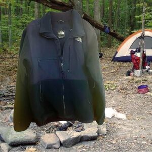 The North Face Men's  Dark Blue Polartec Full Zip Jacket. Men’s Size Medium.